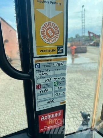 CAT 906M Kolové nakladače