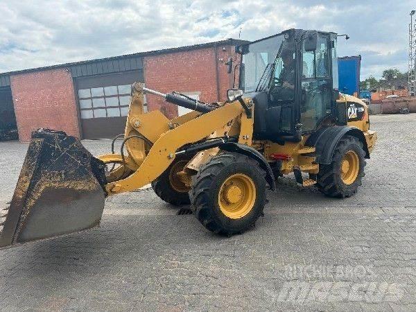 CAT 908 Kolové nakladače