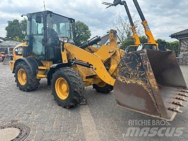 CAT 908 Kolové nakladače