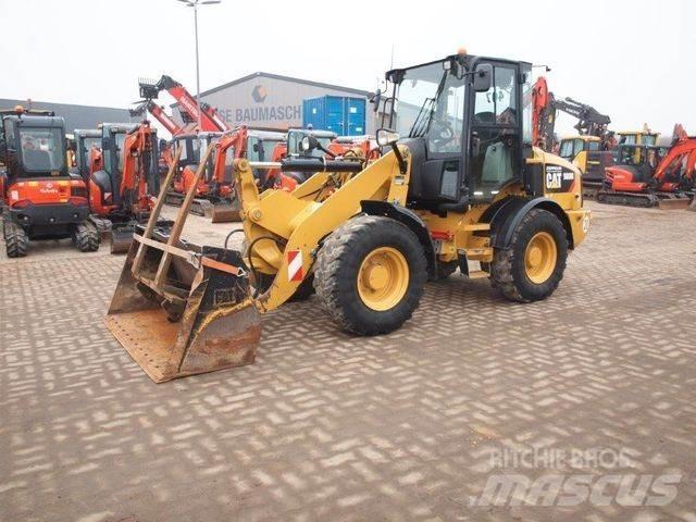 CAT 908M / 35 km/h Kolové nakladače