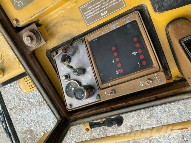 CAT 953 Laderaupe Pásové dozery