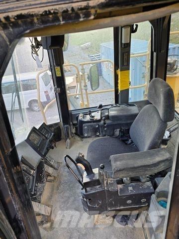 CAT 988 H Kolové nakladače