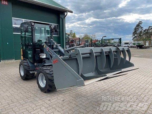 GiANT G2200 HD Čelní nakladače a rypadla