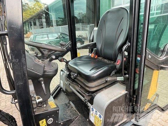 GiANT G2200 HD Čelní nakladače a rypadla