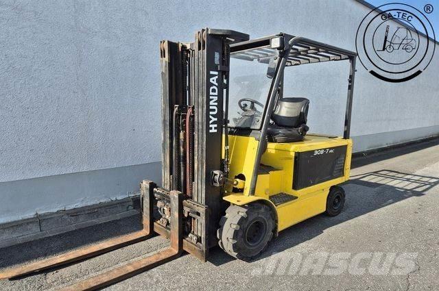 Hyundai 30B-7 Akumulátorové vozíky