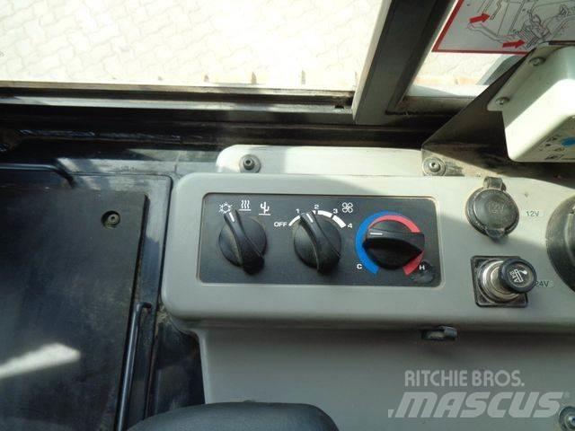 Komatsu D61 PX-24 Pásové dozery