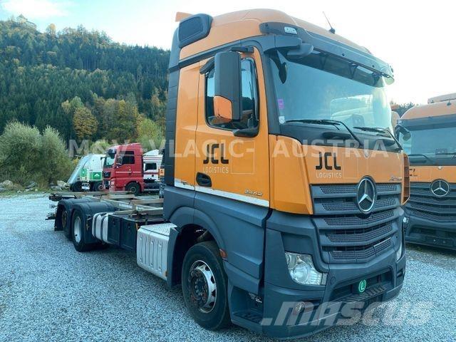 Mercedes-Benz 2542 Nákladní vozidlo bez nástavby