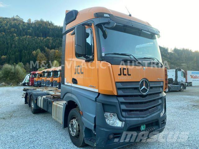 Mercedes-Benz 2542 Nákladní vozidlo bez nástavby