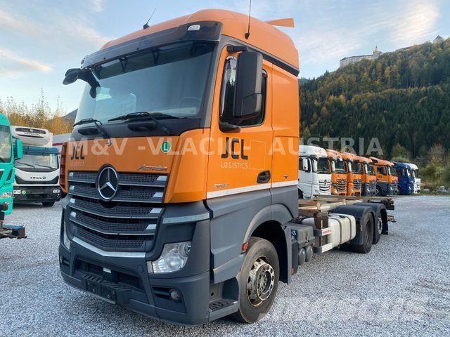 Mercedes-Benz 2542 Nákladní vozidlo bez nástavby