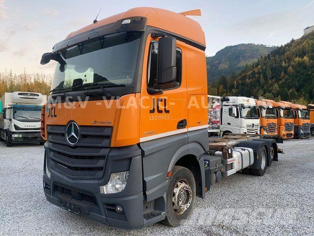 Mercedes-Benz 2542 Nákladní vozidlo bez nástavby