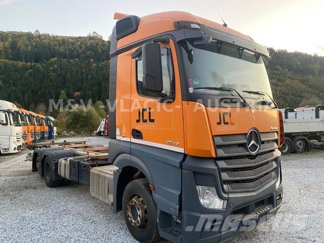 Mercedes-Benz 2542 Nákladní vozidlo bez nástavby