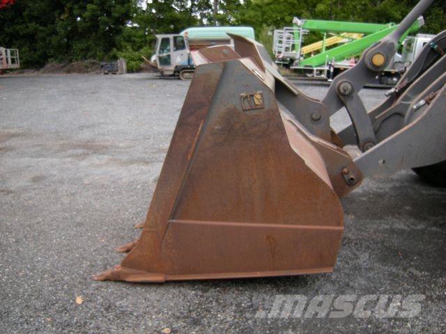 Volvo L 120 E Kolové nakladače