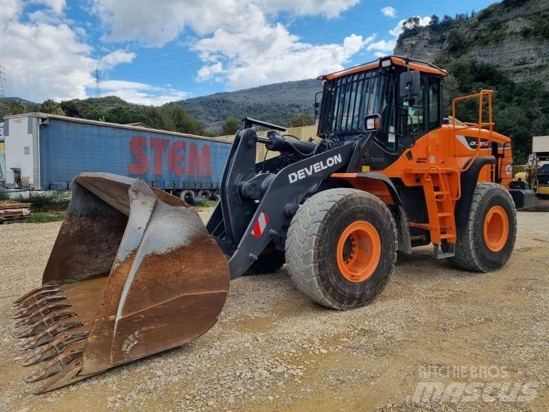 Doosan DL300 Kolové nakladače