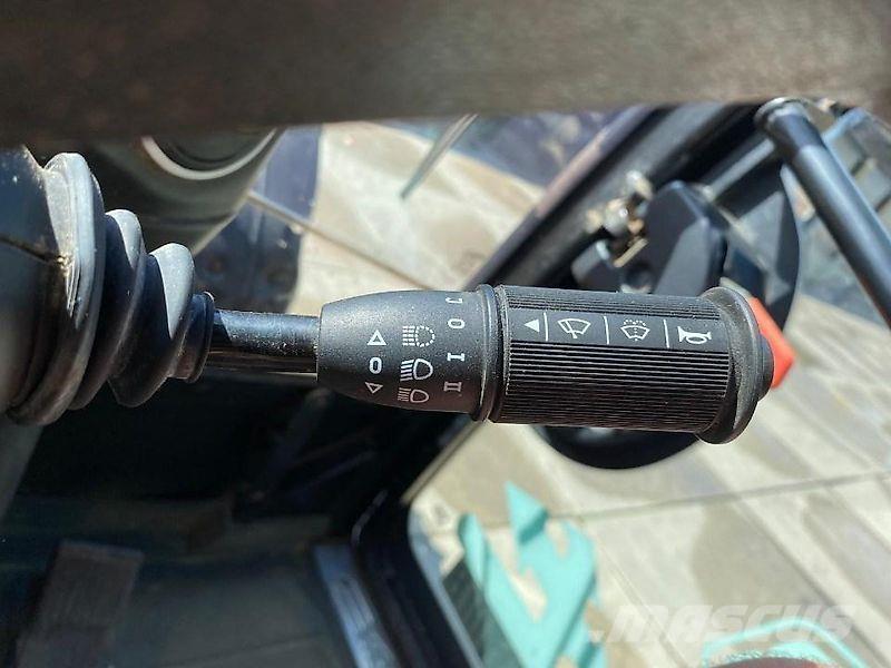 JCB TM 320 Teleskopické manipulátory