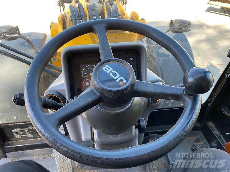 JCB TM 420 Teleskopické manipulátory