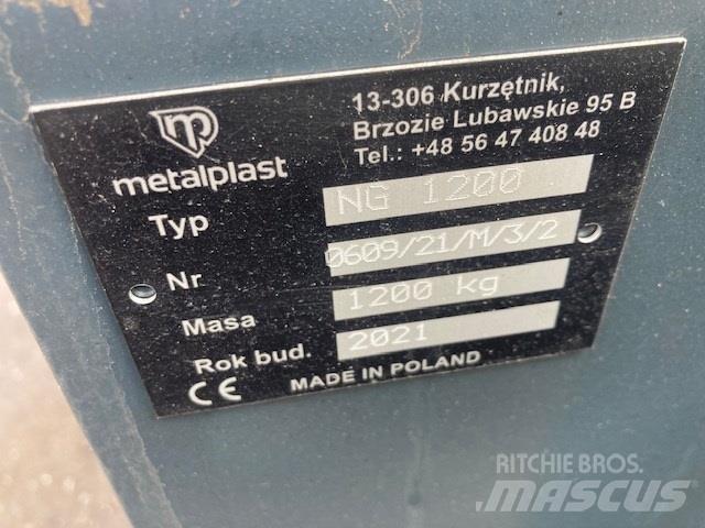  - - -  1500 KG Přední závaží