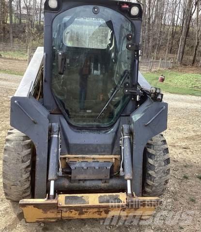 John Deere 318D Stavebnictví - ostatní