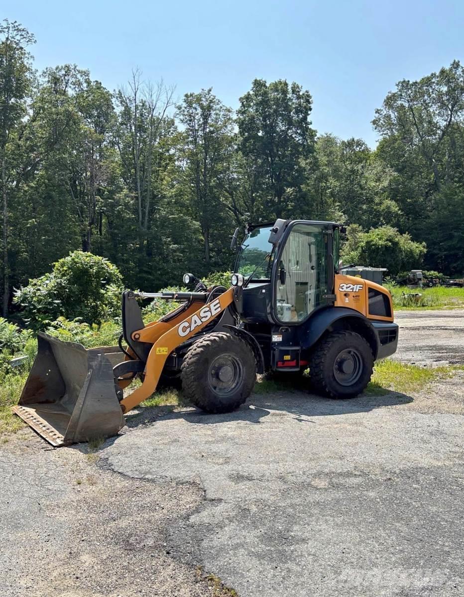 CASE 321F Kolové nakladače