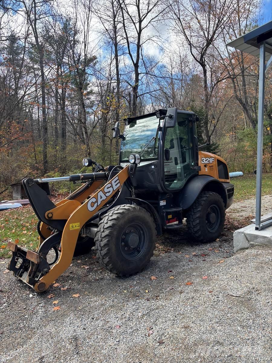 CASE 321F Kolové nakladače