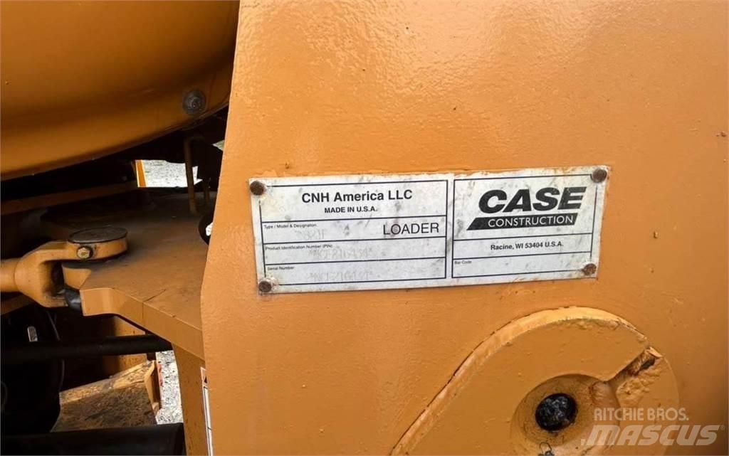 CASE 821F Kolové nakladače