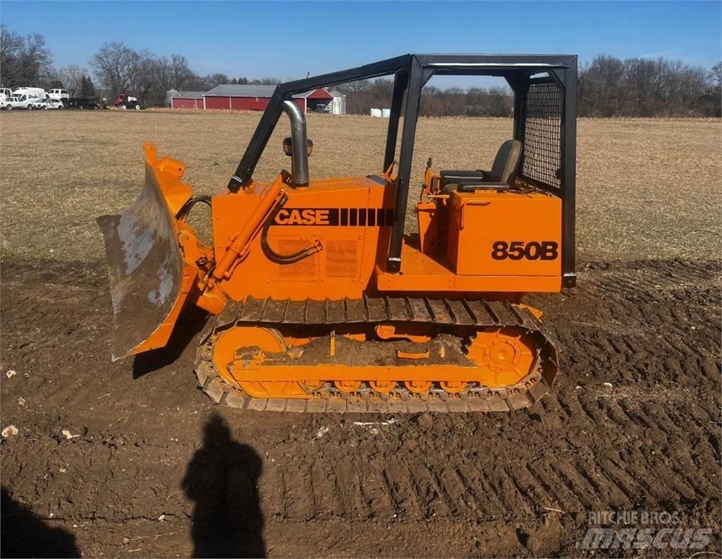 CASE 850B Pásové dozery