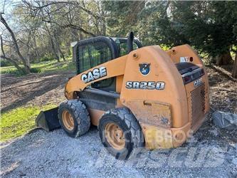 CASE SR250 Smykem řízené nakladače