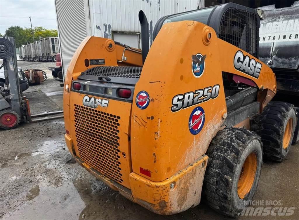 CASE SR250 Smykem řízené nakladače