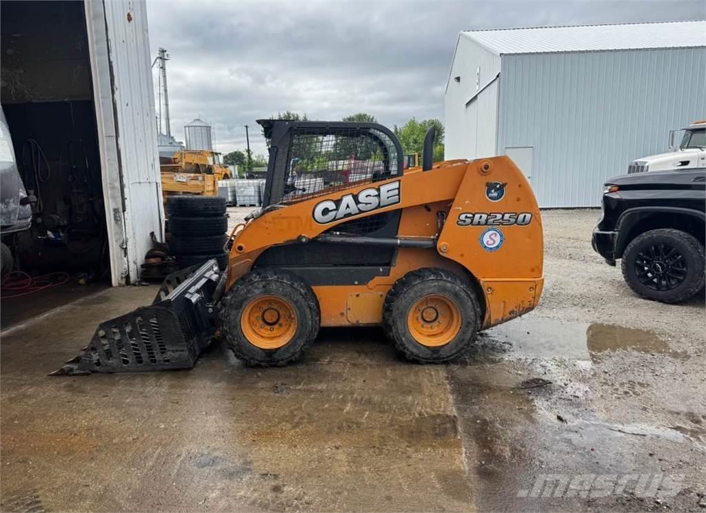 CASE SR270 Smykem řízené nakladače