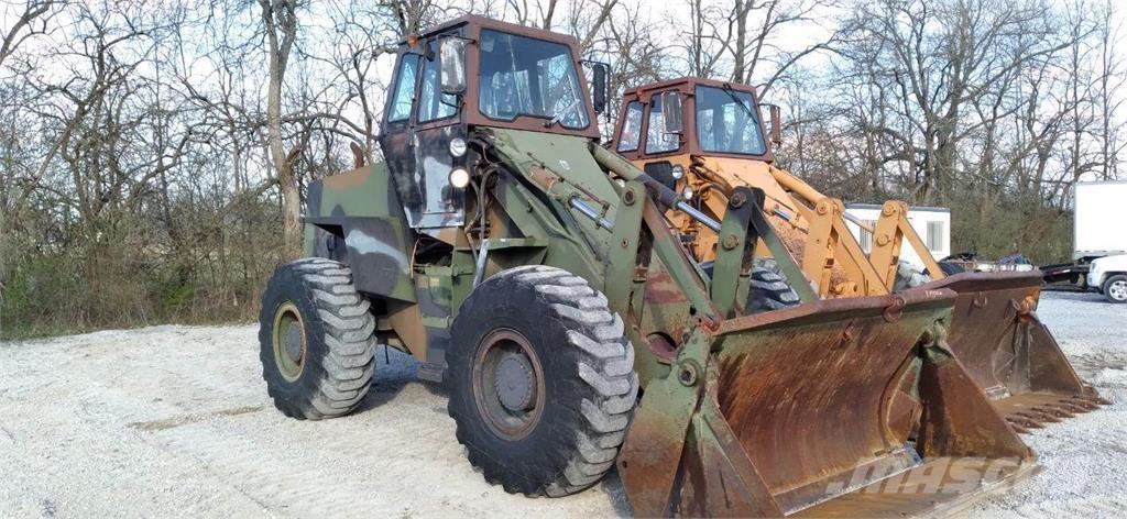 CASE W24 Kolové nakladače