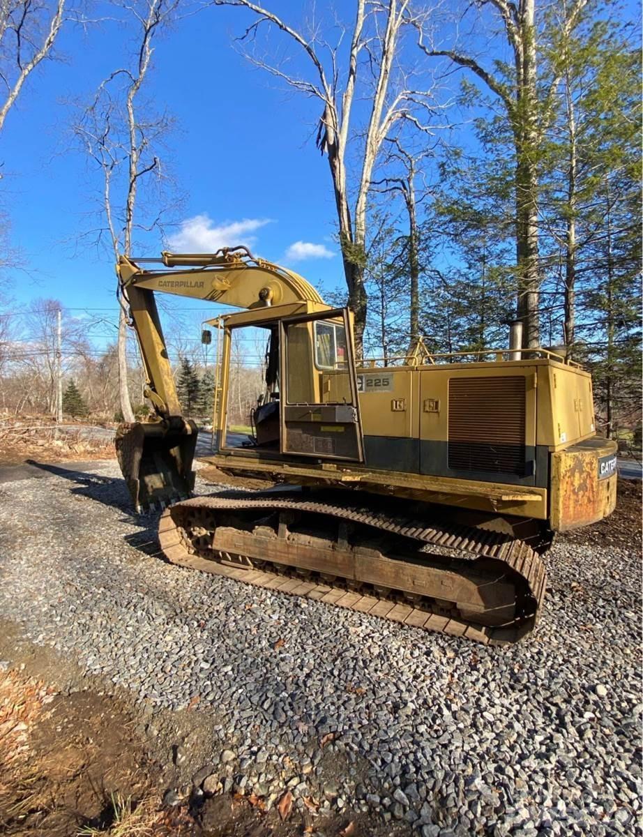 CAT 225 Pásová rýpadla