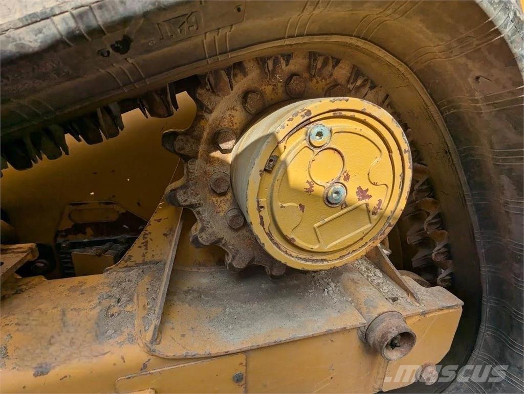 CAT 239D3 Smykem řízené nakladače