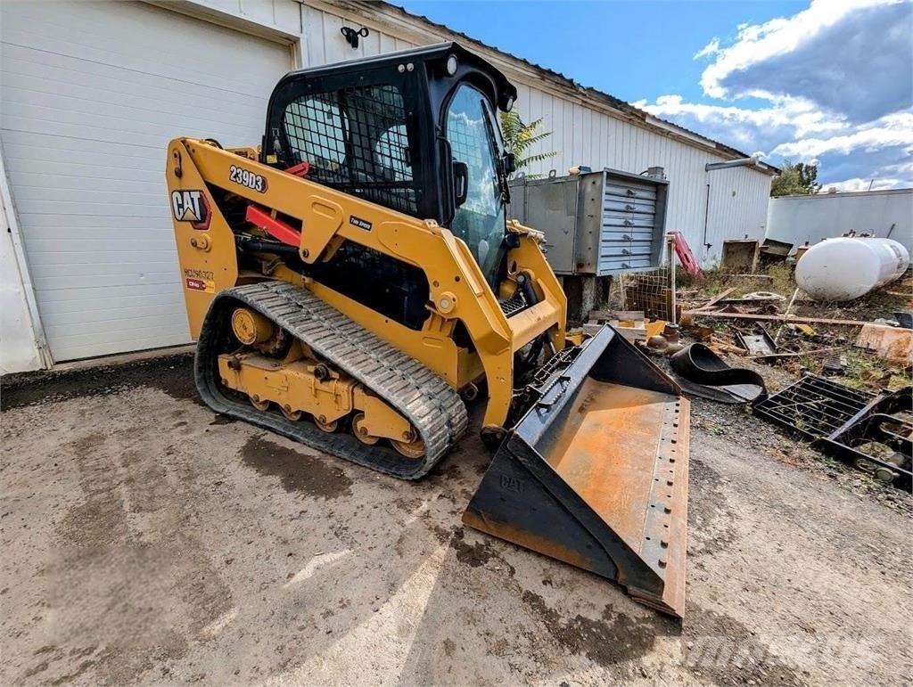 CAT 239D3 Smykem řízené nakladače