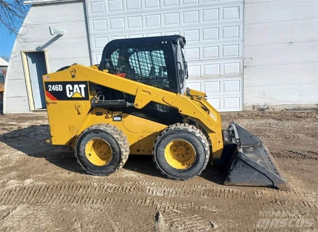 CAT 246D Smykem řízené nakladače