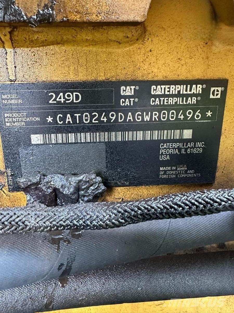 CAT 249D Smykem řízené nakladače