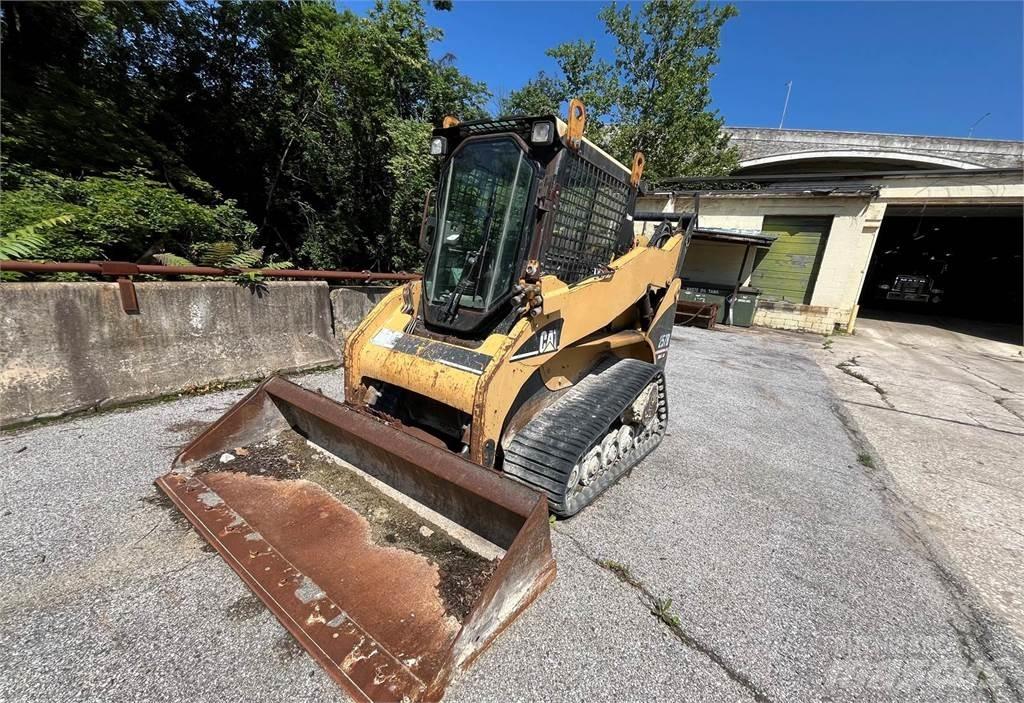 CAT 257B Smykem řízené nakladače