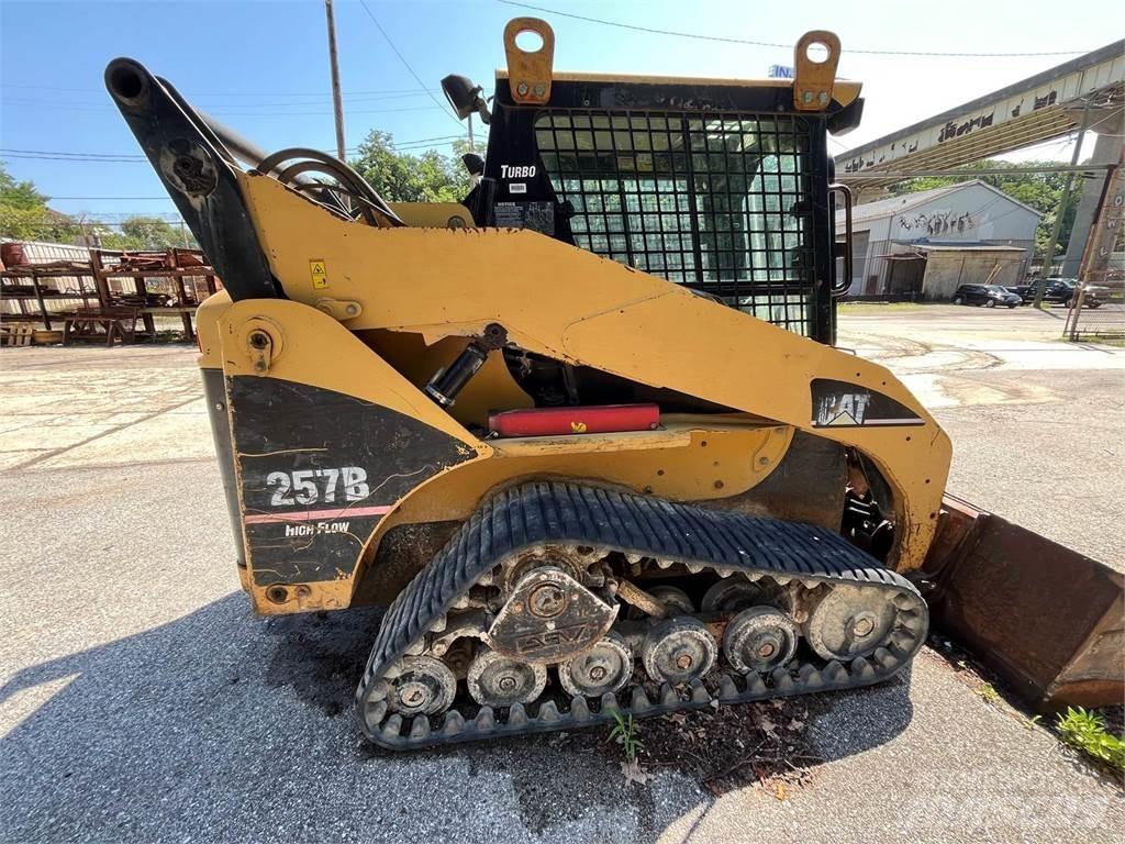 CAT 257B Smykem řízené nakladače