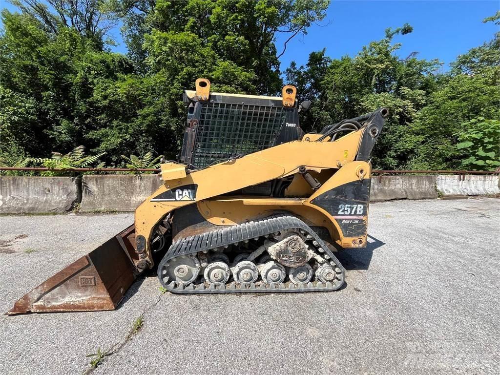 CAT 257B Smykem řízené nakladače