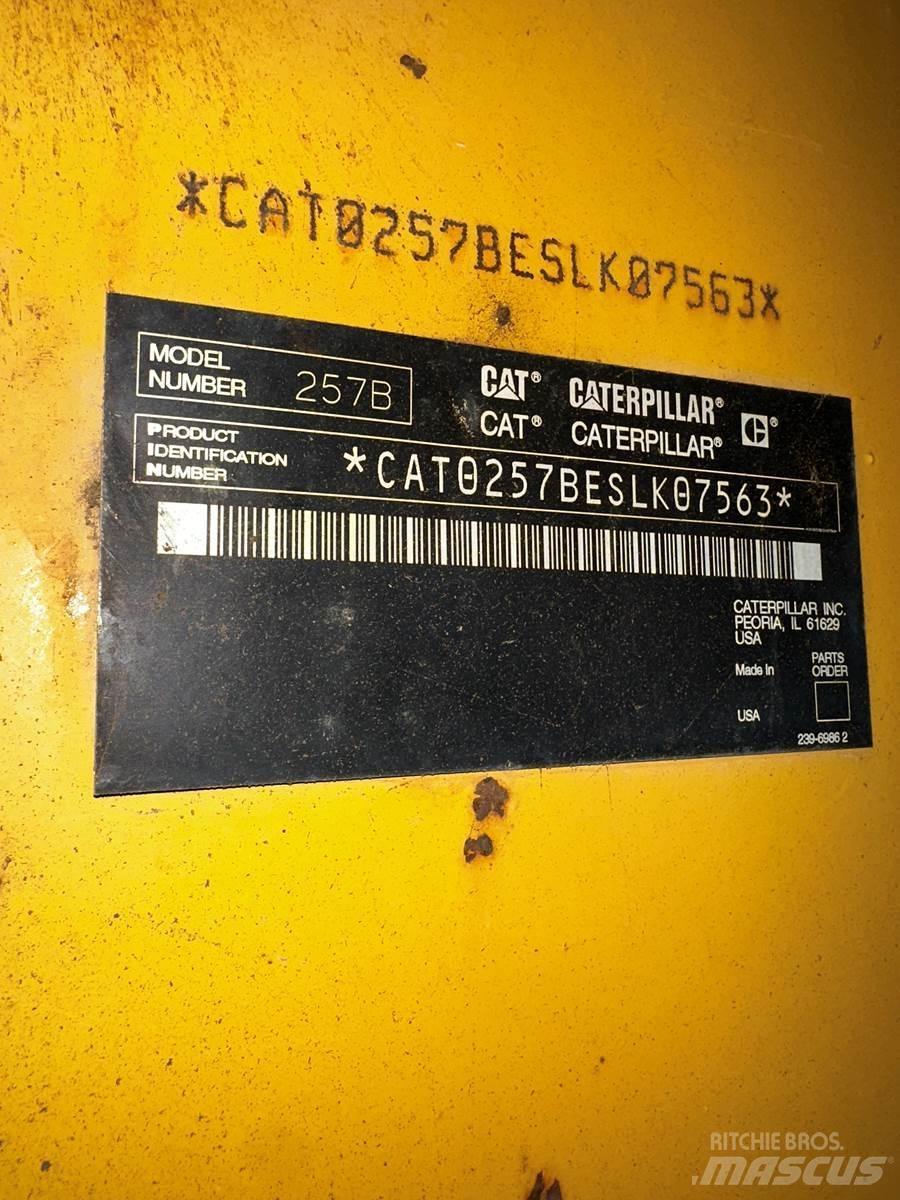CAT 257B2 Smykem řízené nakladače