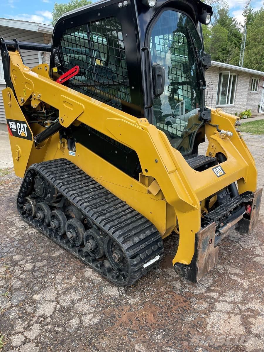 CAT 257D Smykem řízené nakladače