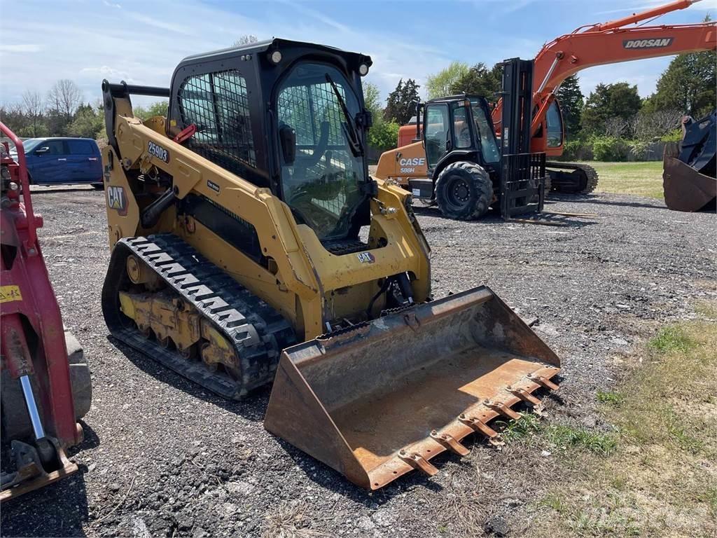 CAT 259D3 Smykem řízené nakladače