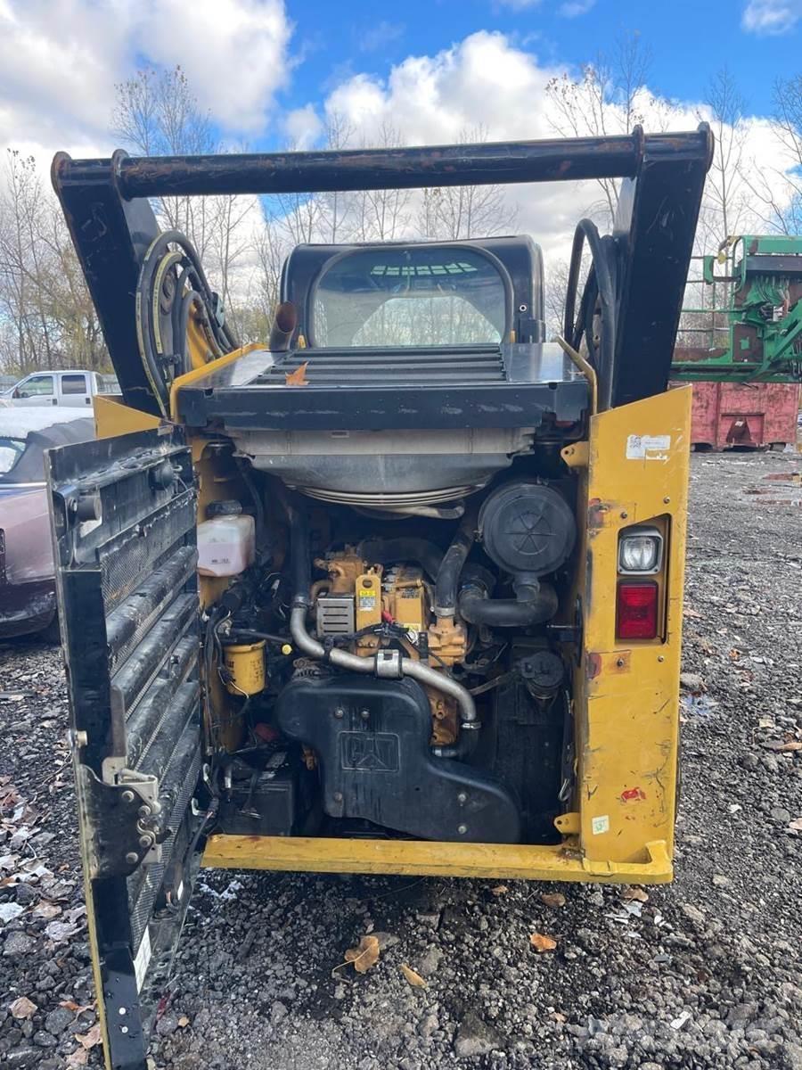 CAT 262D Smykem řízené nakladače