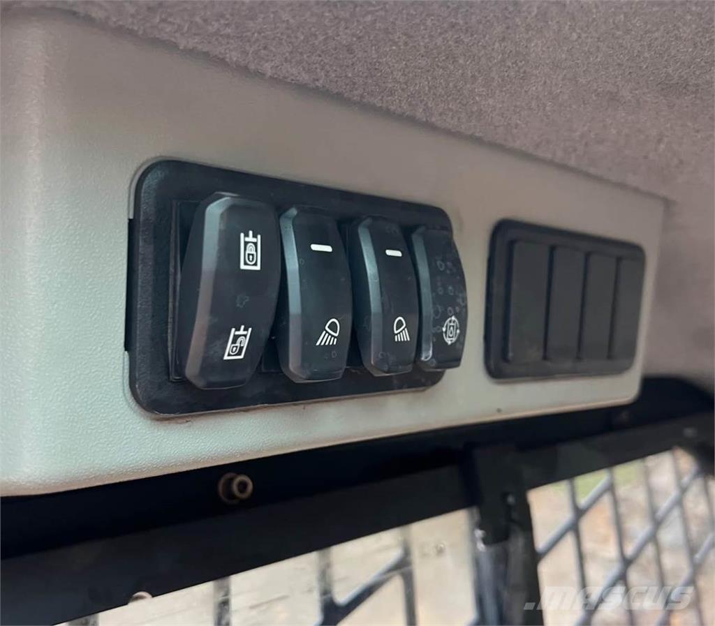 CAT 289D3 Smykem řízené nakladače