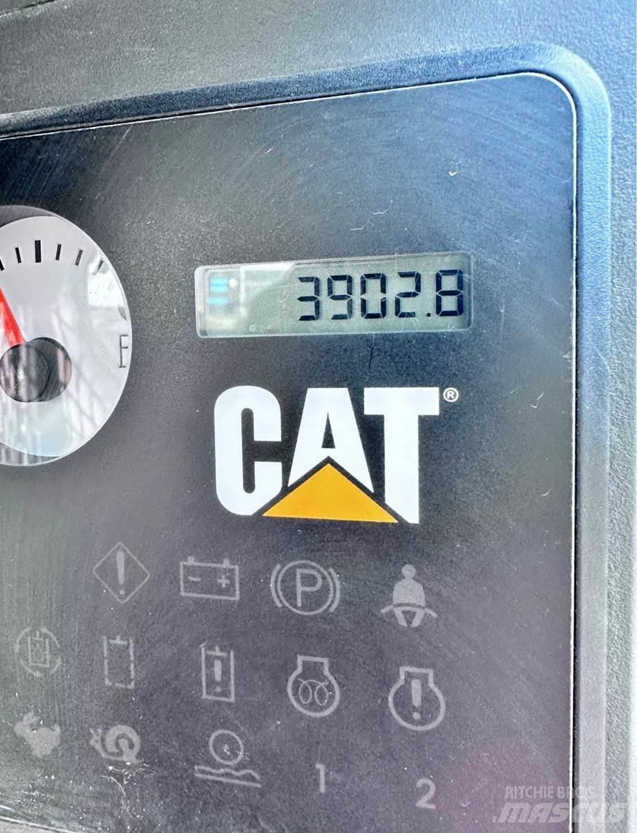 CAT 299D Smykem řízené nakladače