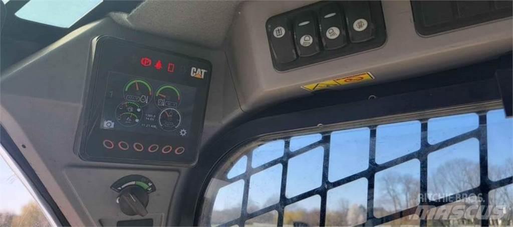 CAT 299D2 Smykem řízené nakladače