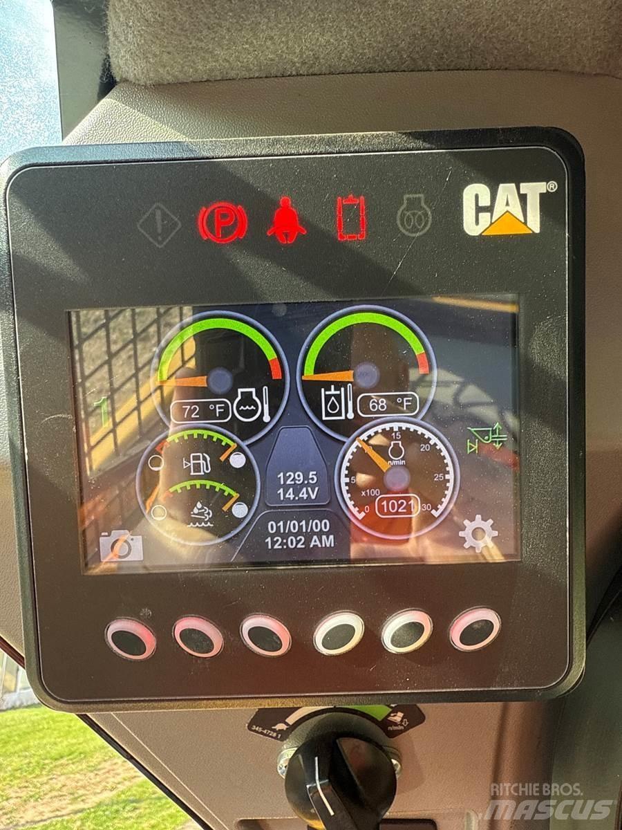 CAT 299D2 Smykem řízené nakladače