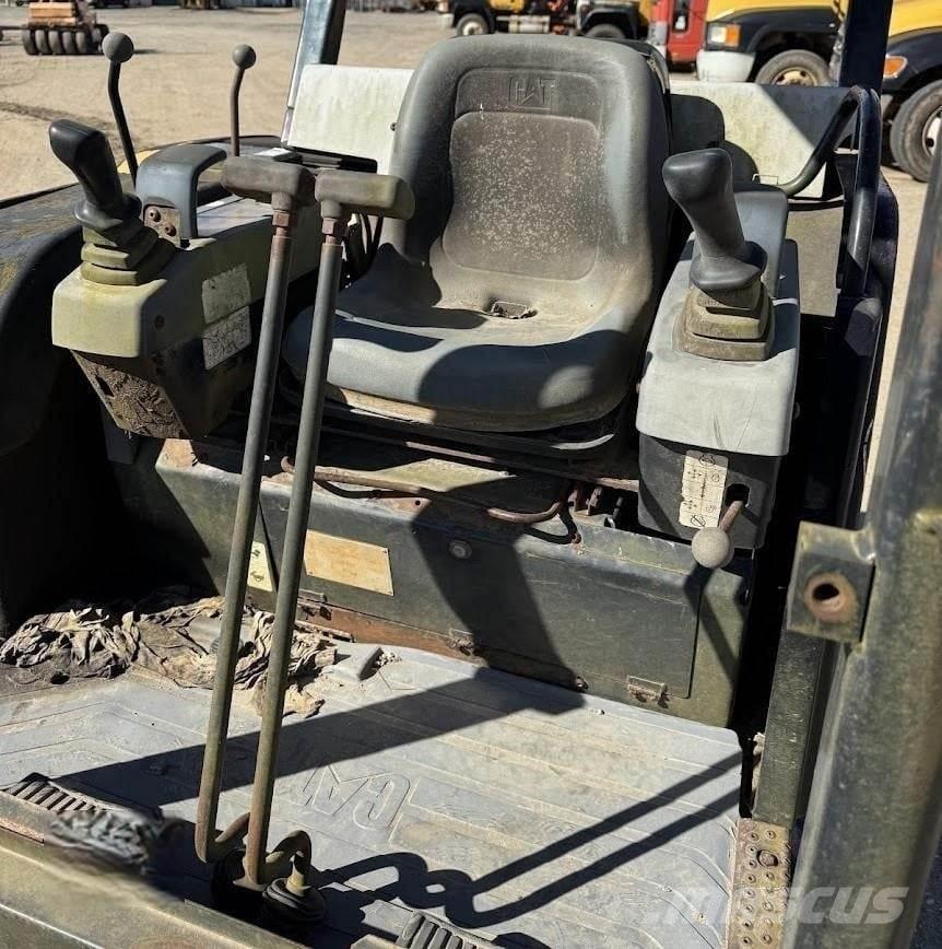 CAT 302.5 Mini rýpadla < 7t