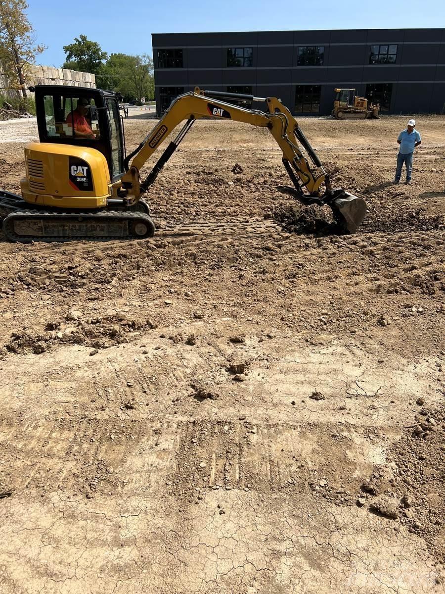 CAT 305 Mini rýpadla < 7t