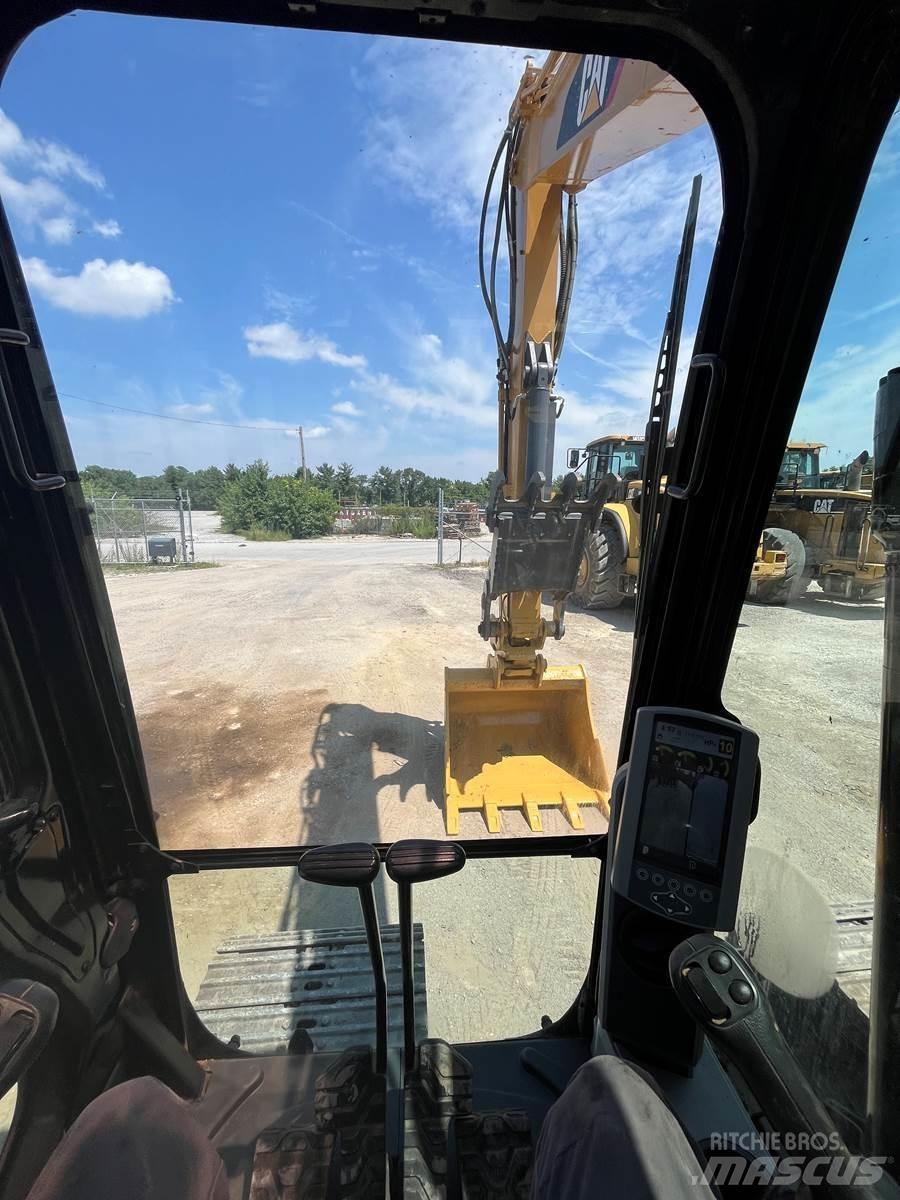 CAT 313FL Pásová rýpadla