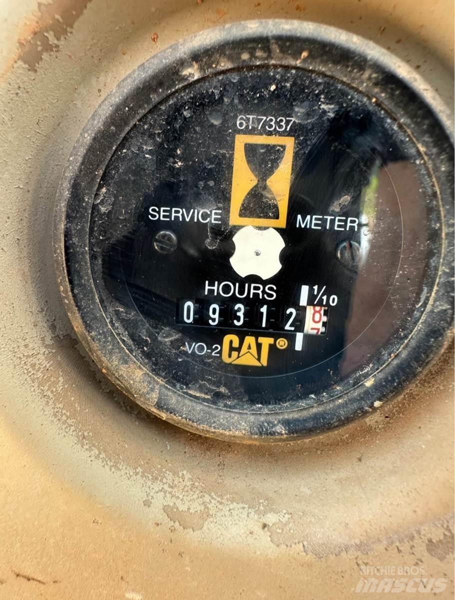 CAT 320L Pásová rýpadla
