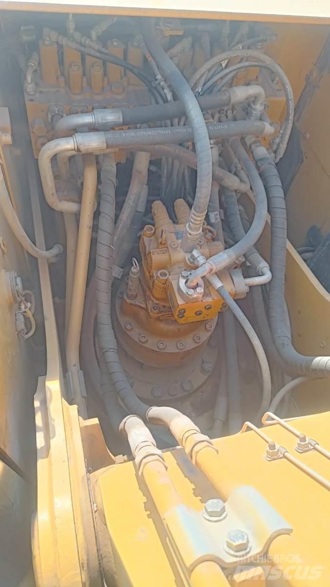 CAT 323D3 Pásová rýpadla